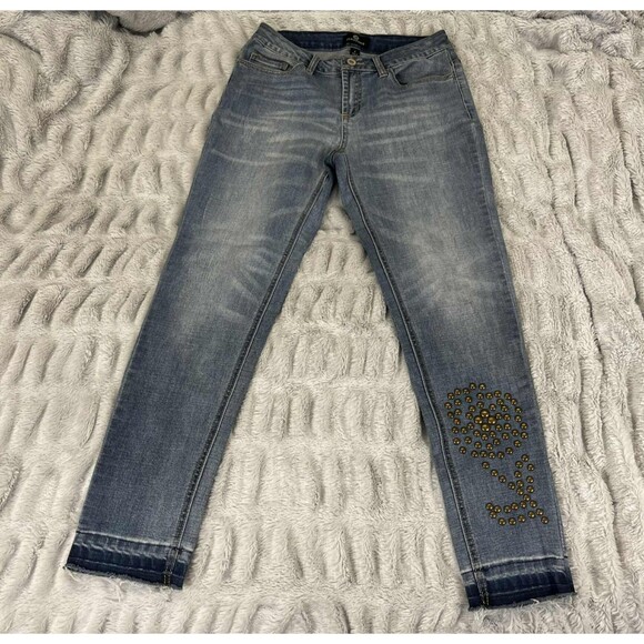 Curations Jeans Women’s 4 Skinny Medium Wash Studded Flower Distressed Hem Boho - Picture 1 of 9